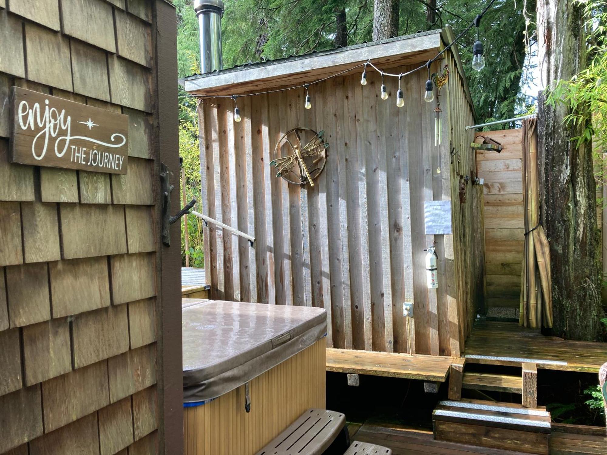 Forest Sweet Retreat Hot Tub & Wood Fired Sauna Юклулет Экстерьер фото