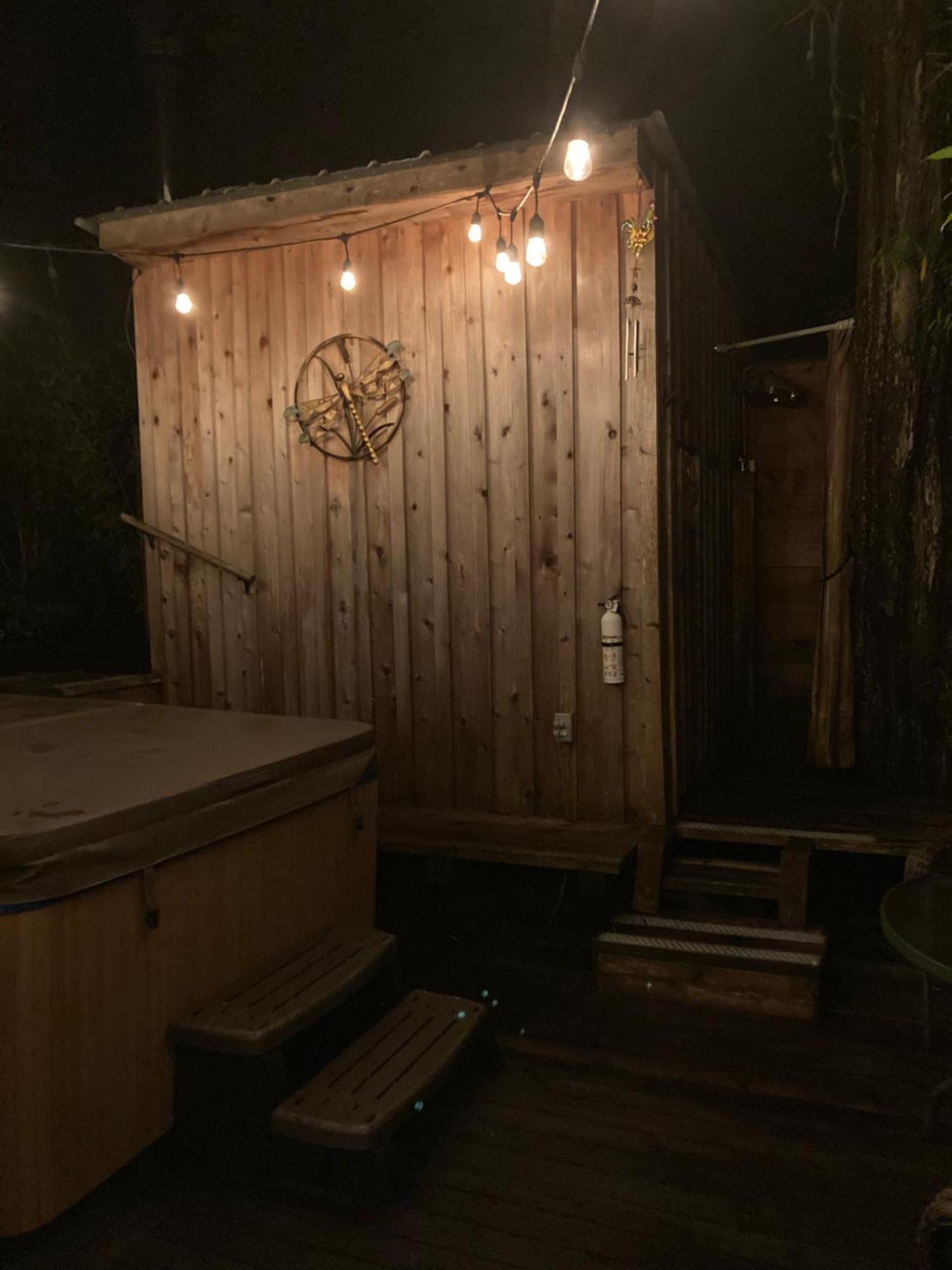 Forest Sweet Retreat Hot Tub & Wood Fired Sauna Юклулет Экстерьер фото
